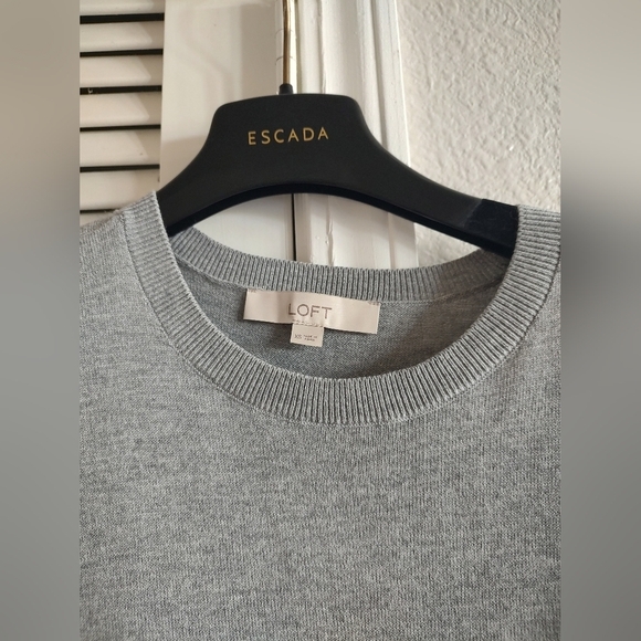 Loft Grey sweater. XS. - Picture 4 of 5